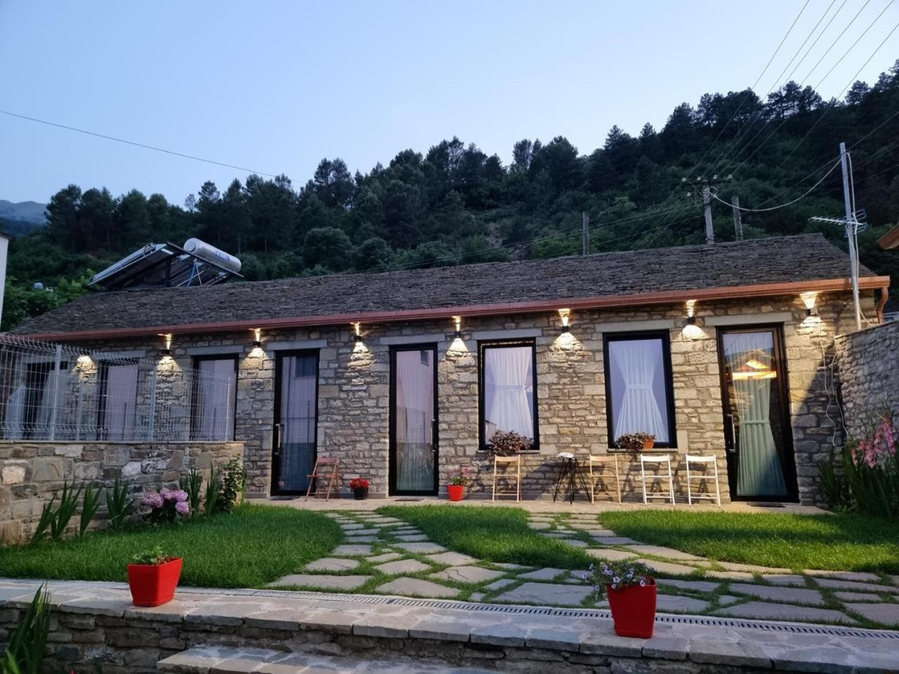 Gogo Moustache Guest House Përmet Exterior foto